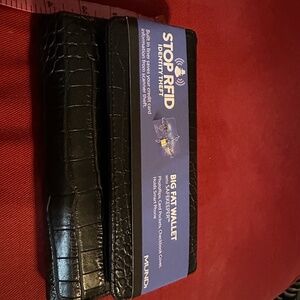 Mundi Big Fat Wallet with Safekeeper.  NWT.  Black